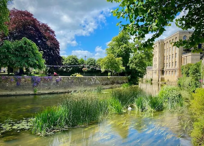 Period Apartment, Great Views, In Heart Of Town.