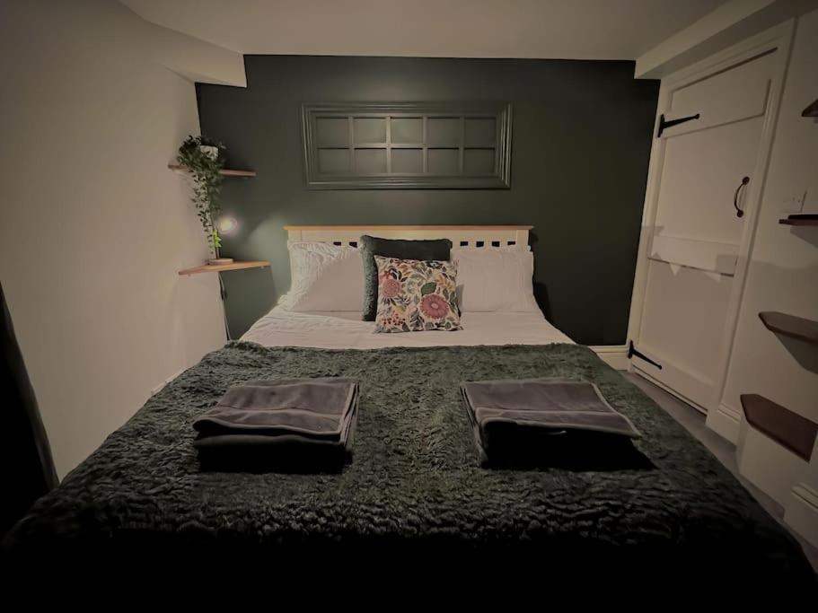 Period Apartment, Great Views, In Heart Of Town. Apartment Bradford-On-Avon