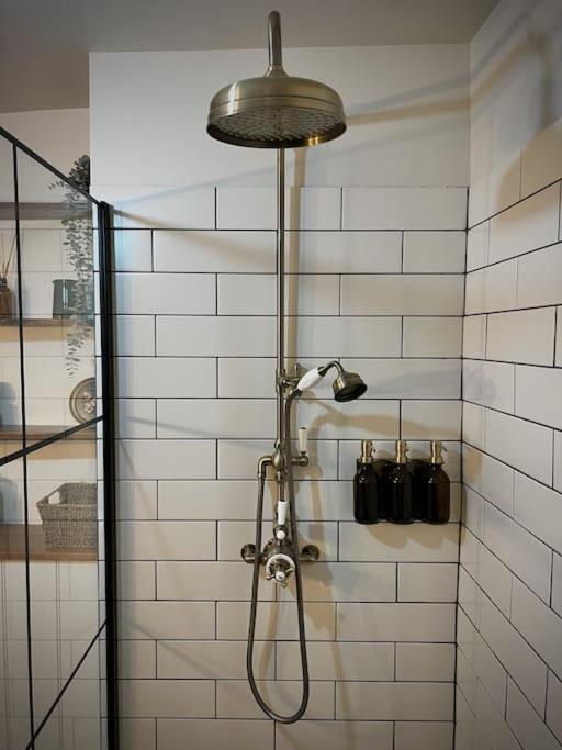 Period Apartment, Great Views, In Heart Of Town. *